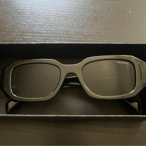 Prada sunglasses - Picture 5 of 5